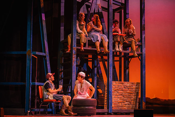 Seit 05.03.2024 im Deutschen Theater: "Footloose - the musical" - Die Kult-Show in einer Inszenierung von Manuell Schmitt (©Foto: Jens Ochmann)